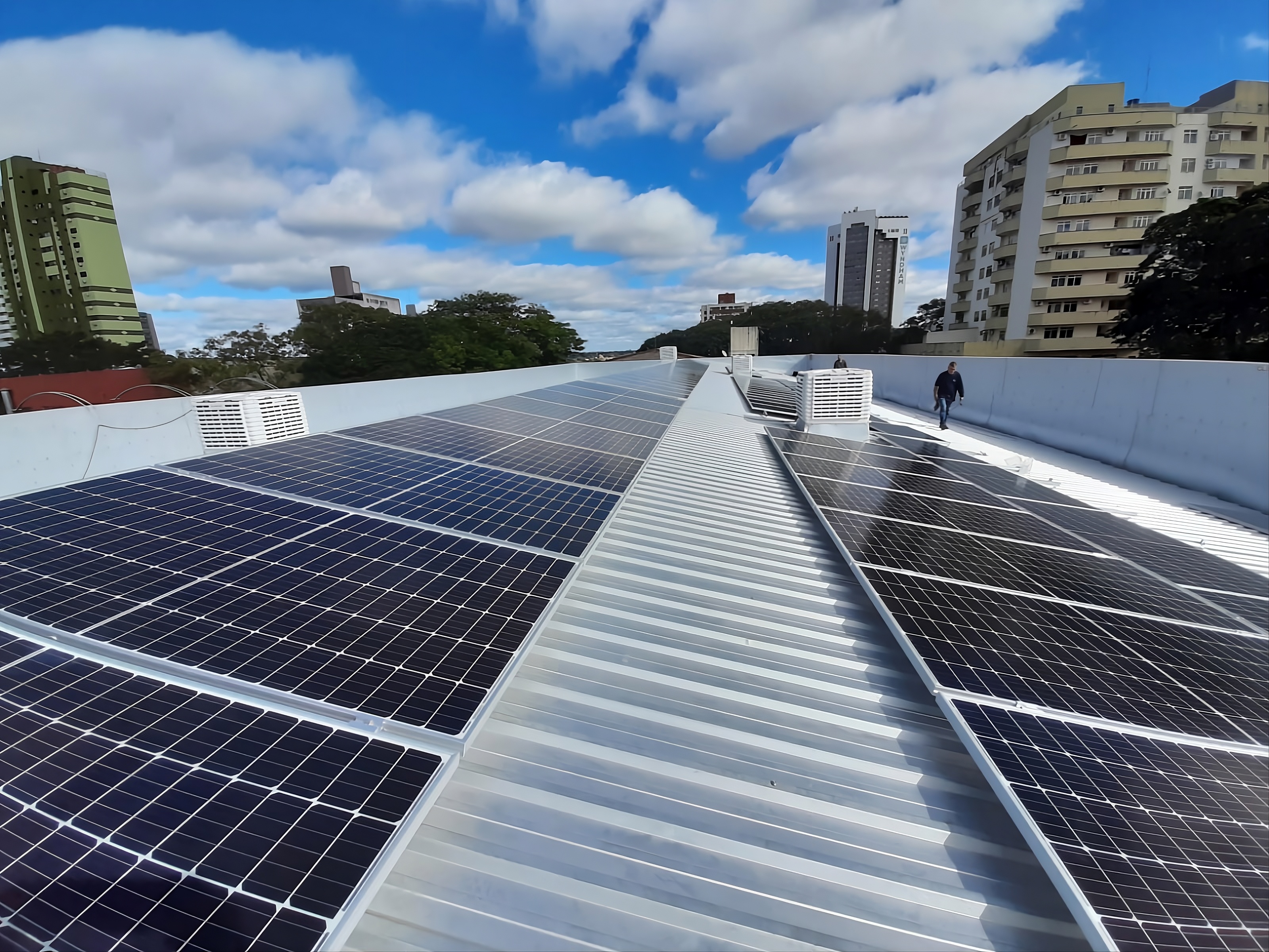 Instalação de energia solar — Comercial / Galpão